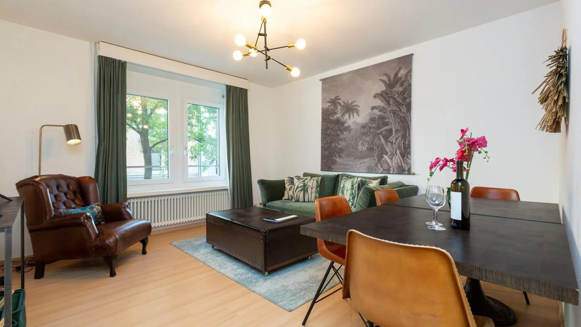 Kaya Zurich Apartment Ruby