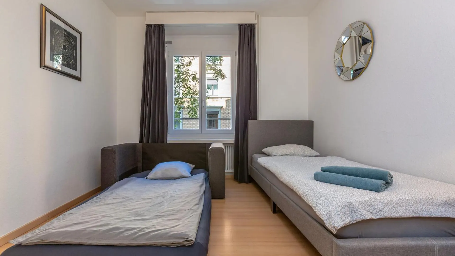 Kaya Zurich Apartment Ruby