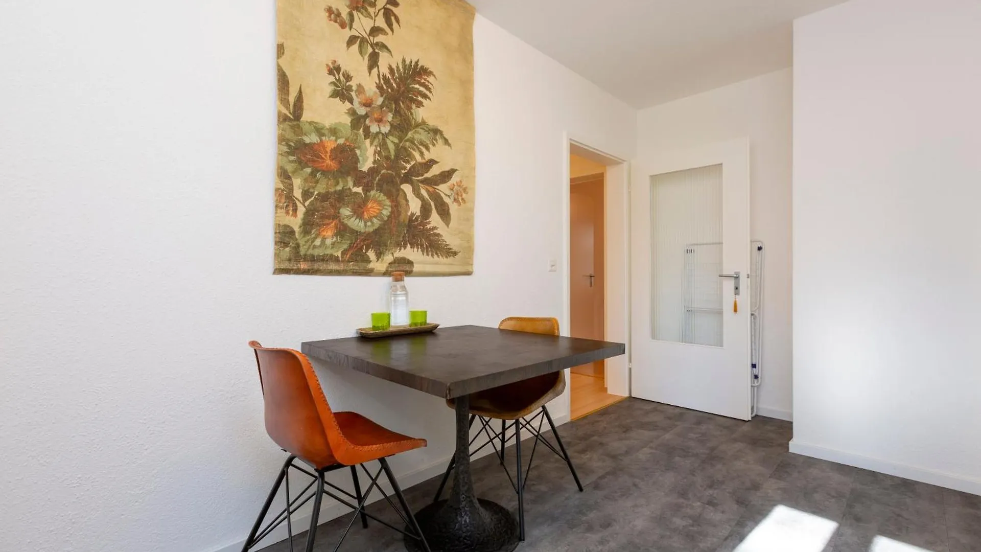 Kaya Zurich Apartment Ruby