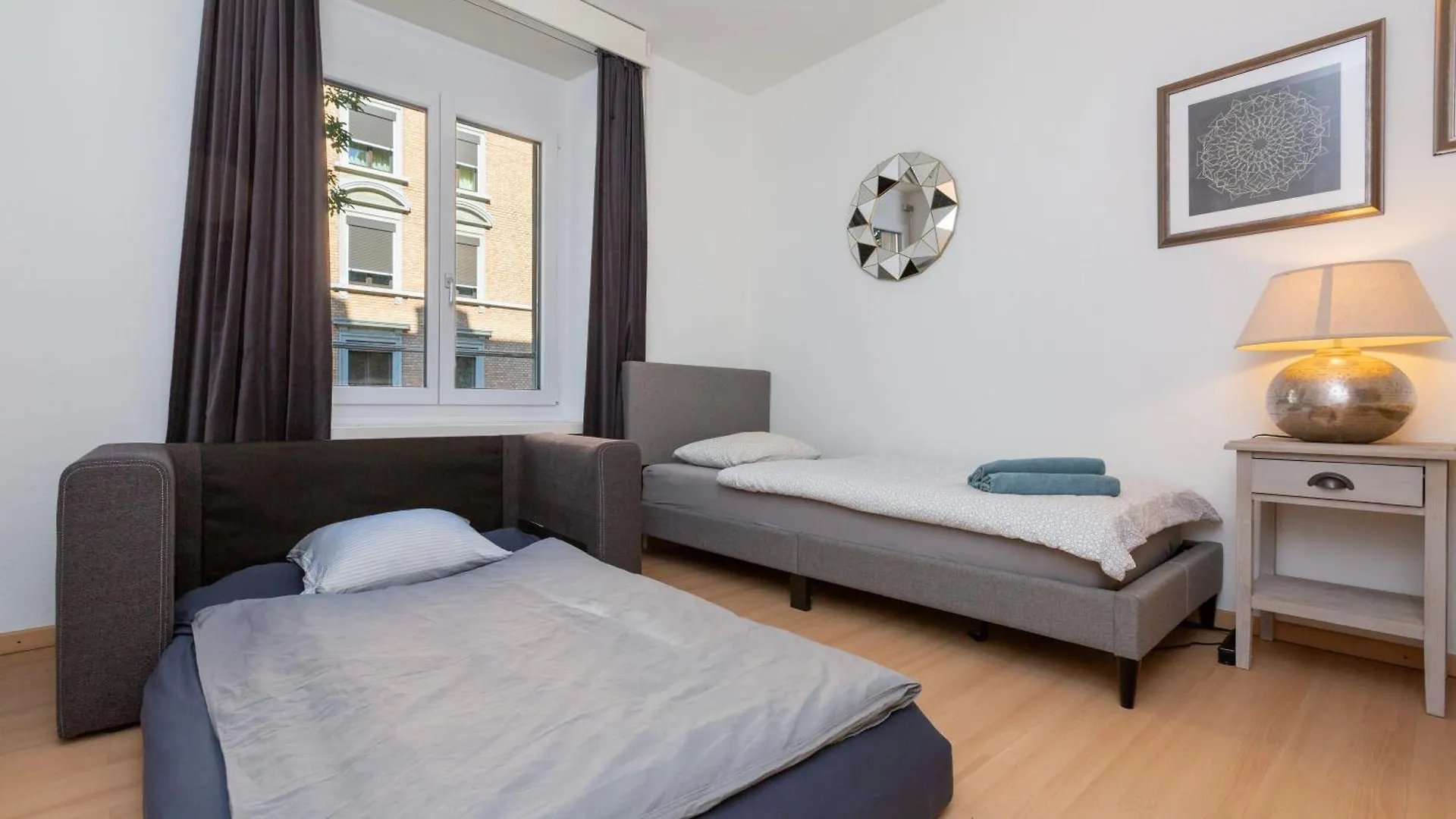 Kaya Zurich Apartment Ruby