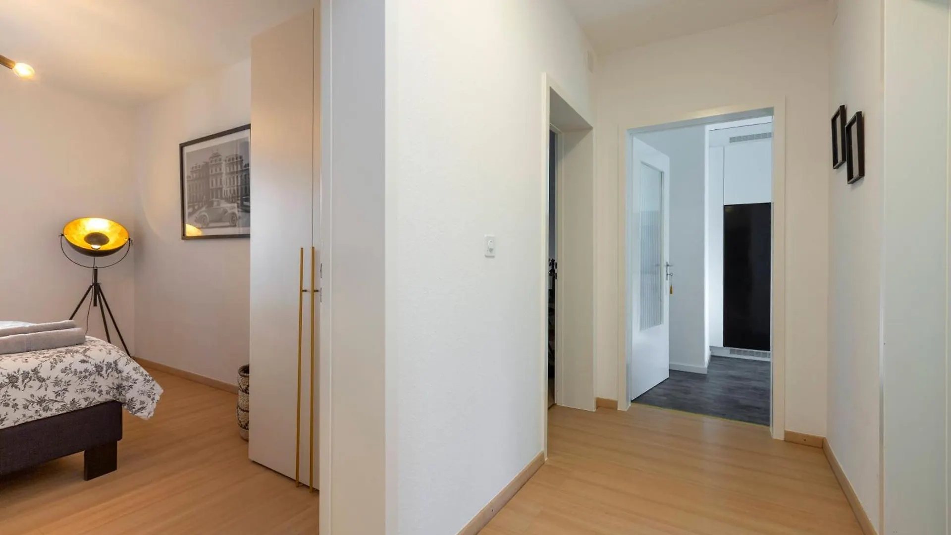 Kaya Zurich Apartment Ruby