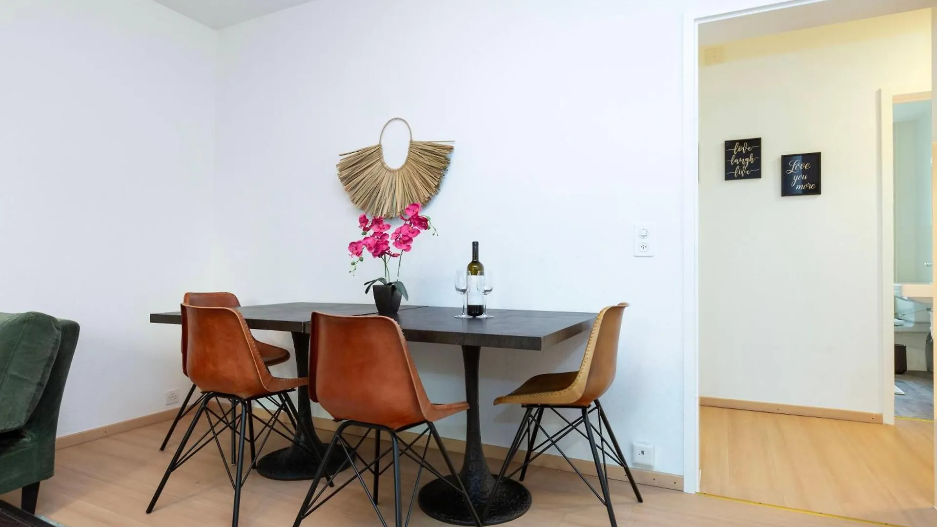 Kaya Zurich Apartment Ruby