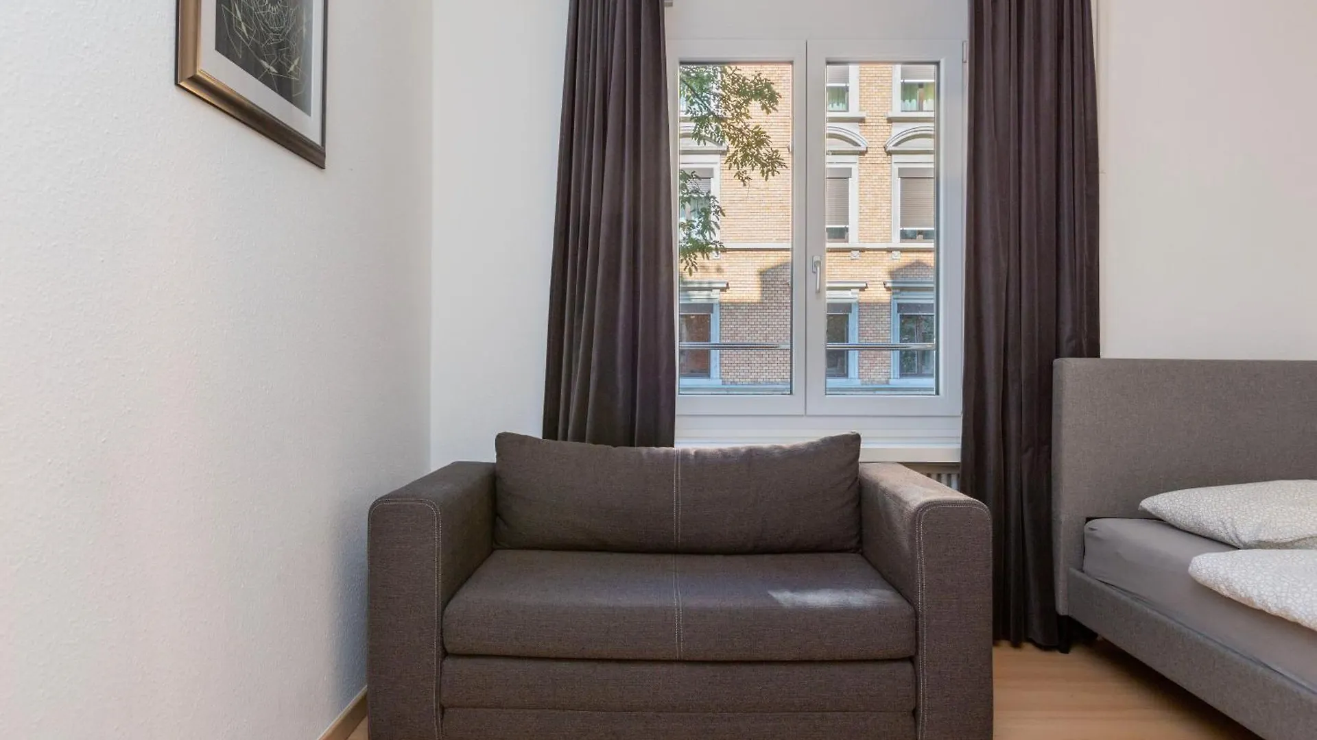 Kaya Zurich Apartment Ruby